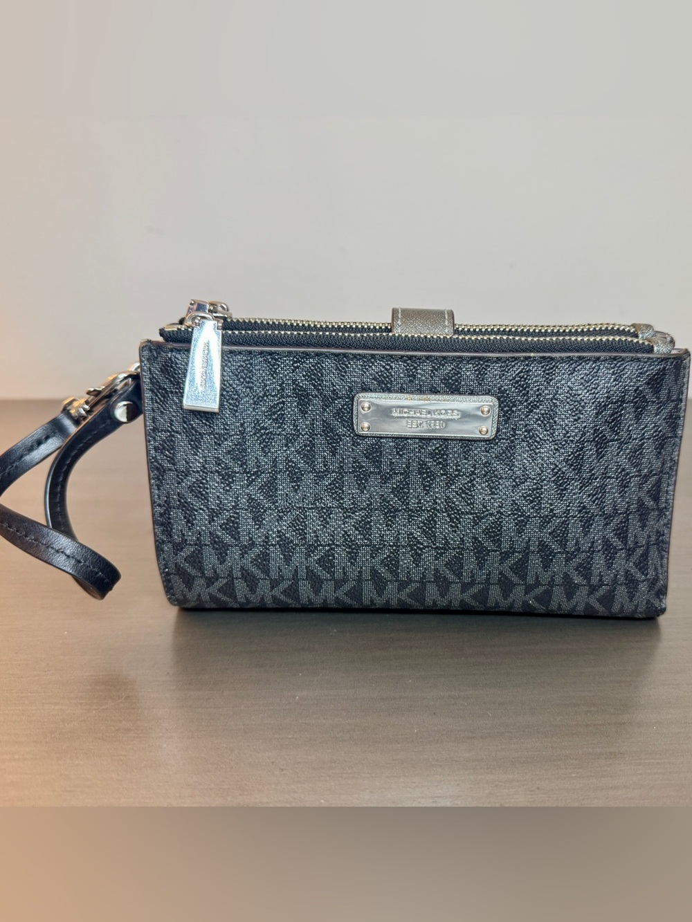 Michael Kors Black Jet Set Double-Zip Wristlet Wallet | MK Signature